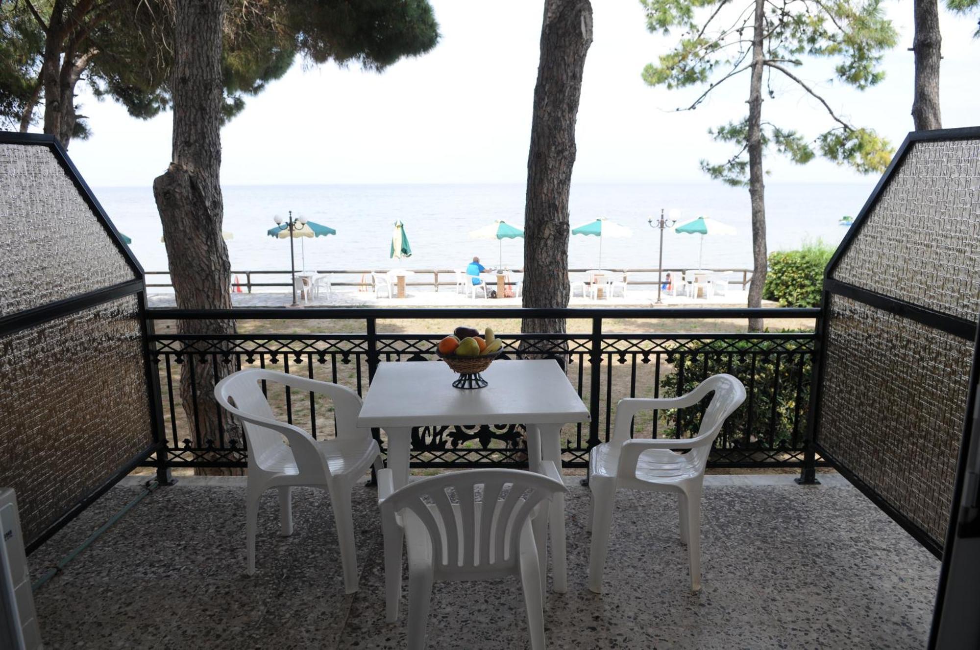 Castello Beach Hotel Аргаси Екстериор снимка